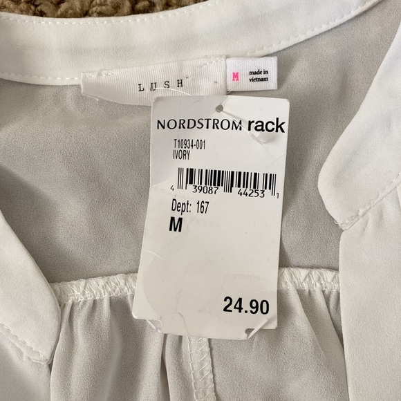 NWT Beautiful white lush top size medium - Picture 2 of 4